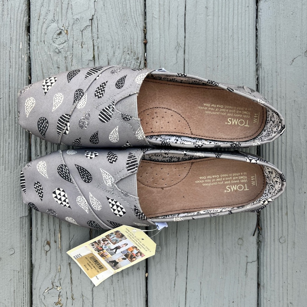 NWT - Tom’s Women’s size 11